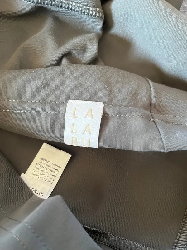 Lalabu Women’s Gray Long-Sleeve Baby Wearing Long Sleeve top size Small - Image 5