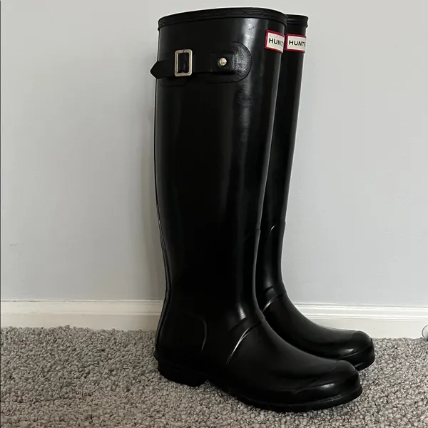 Hunter Black Gloss Tall Rain Boots with Red Logo Accent Size 8 - Image 4