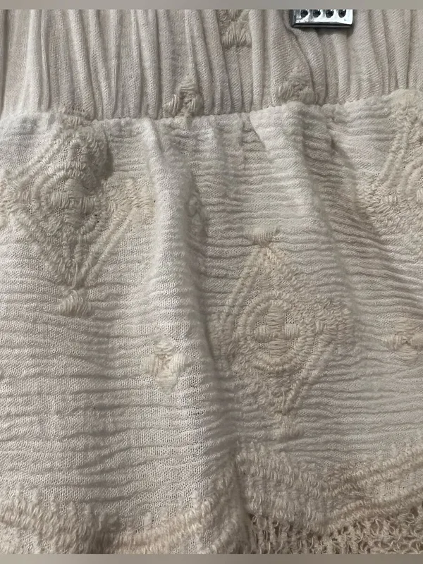ASTR Cream Off White Lace High Waisted pull on cotton blend shorts size medium - Image 7
