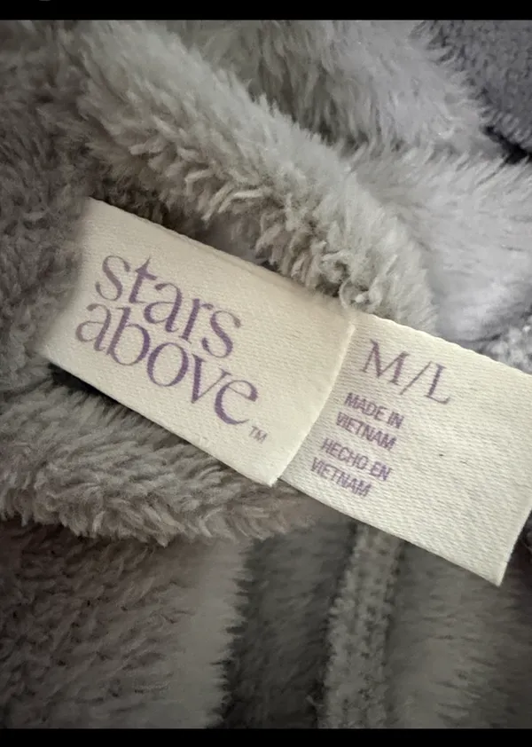 Stars Above Gray Plush super soft Robe - Size M/L. Plush Fleece Robe, featuring a shawl collar, two front pockets, and a matching waist tie belt. Gently warn & excellent condition. Measurements approximately 24” from armpit to armpit x 37 long. Smoke free home. Priced at as is condition. Don’t like my price make a reasonable offer. - Image 4