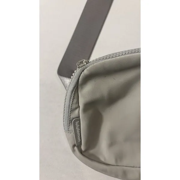 Lululemon Belt Bag Womens One Size Gray Everywhere Crossbody Fanny Pack Nylon‎ - Image 3