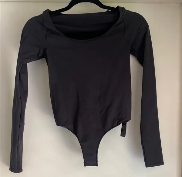 SKIMS Scoop Neck Bodysuit S/M - Image 2