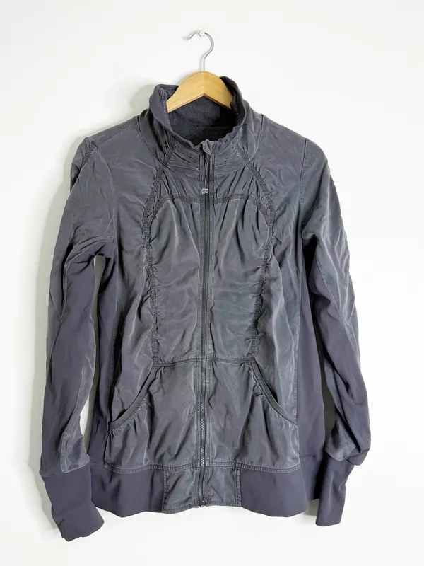 Lululemon Reversible Zip Jacket Gray Ruched Yoga Jacket Size 10 - Image 11