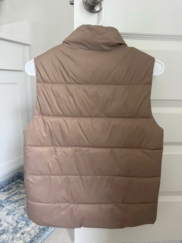Gap Sleeveless Vest Zip-Up - Image 2