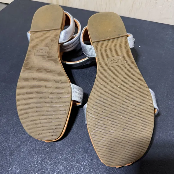 UGG‎ Women's Ethena silver leather flat ankle strap sandals Size 8 - Image 6