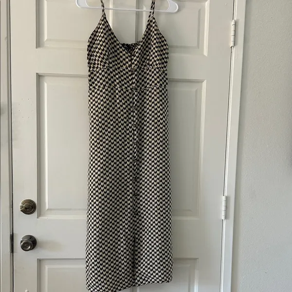 Rip Curl Black and White Midi Dress - Image 5