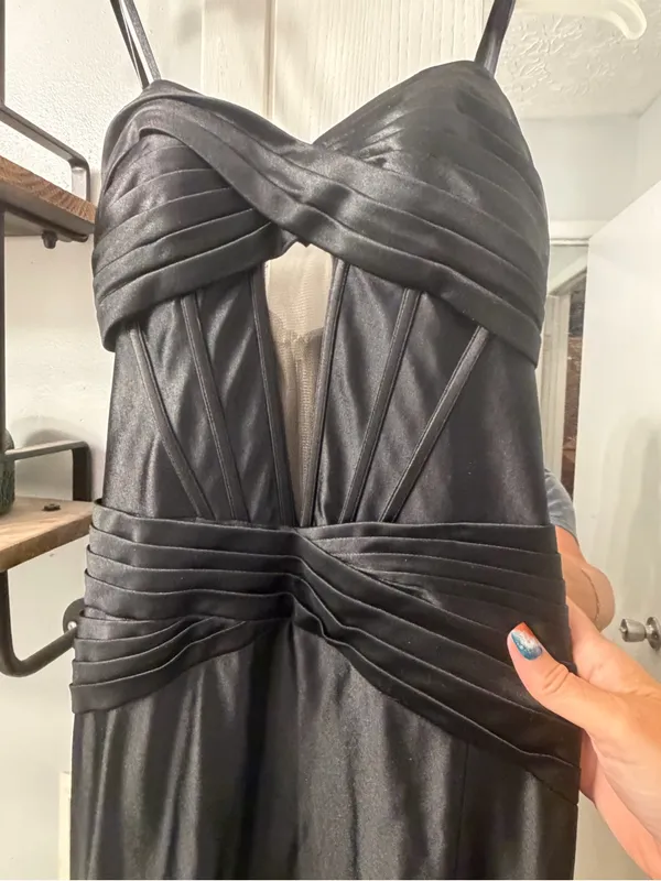 Dave &Johnny Elegant Black Satin Evening Gown with Draped Waist - Image 9