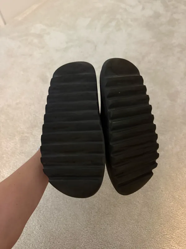 Yeezy Slides Adidas Onyx - Image 2