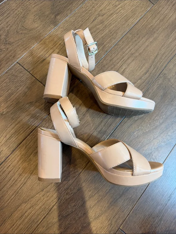 Kelly & Katie Liliena Sandal Size 6 in Tan - C33-070 - Image 7