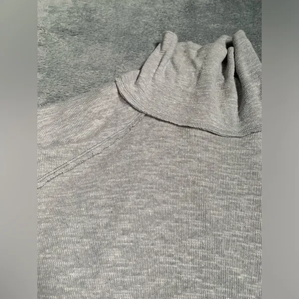 Free people we the free Gray Turtleneck long sleeve split back medium - Image 3