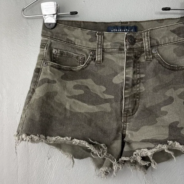 Aeropostale Aero Cheeky Short Size 00 Army Green Camouflage Short Mini Gorpcore Y2K Fray Hem - Image 2