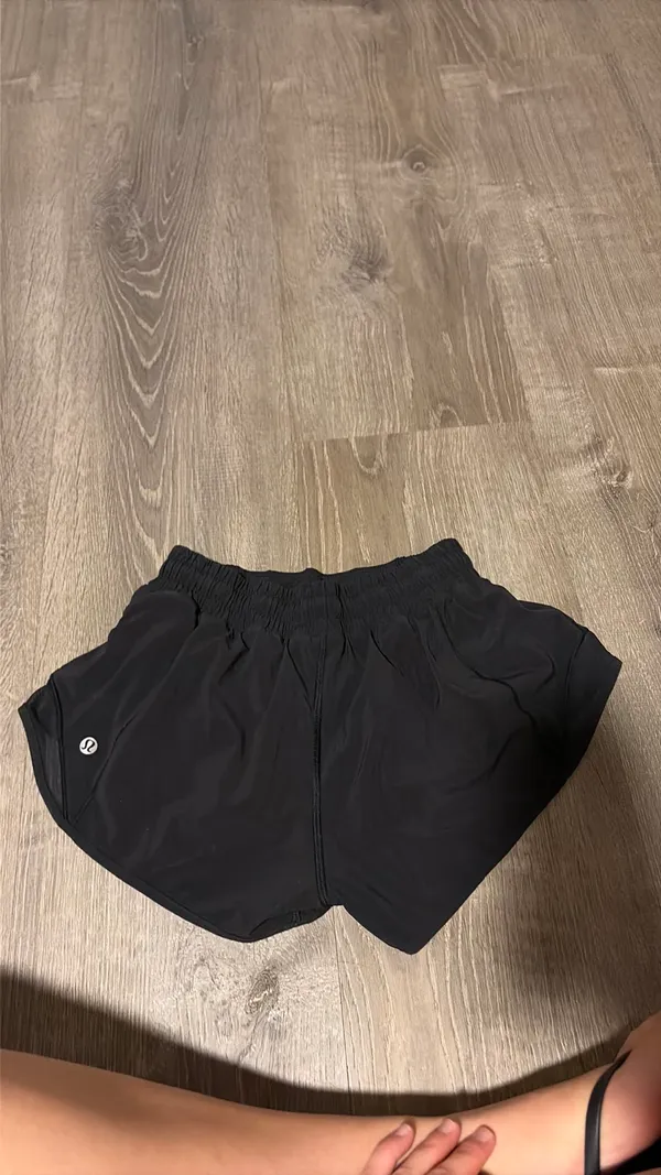 Lululemon Shorts Hotty Hot 2.5" Black - Image 2