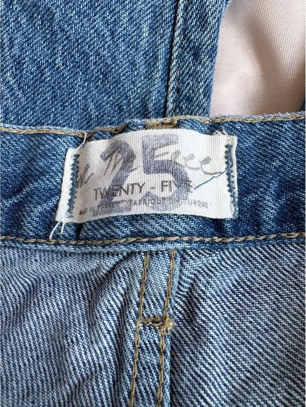 Free People Women's Distressed Blue Denim Jeans Size 25 with Ripped Details - Image 3