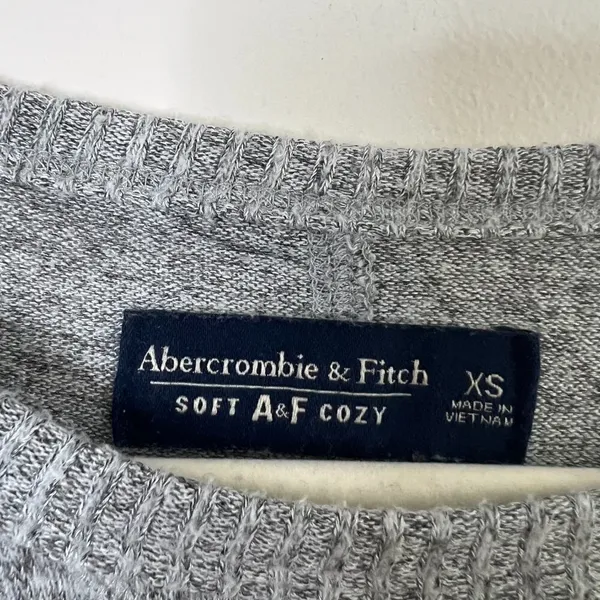Abercrombie & Fitch Ribbed‎ Sleeve Curve Hem Heather Gray Crewneck Long Sleeve - Image 6