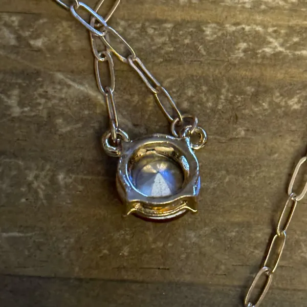 Gold tone layered iridescent hot pink gemstone pendant necklace - Image 5