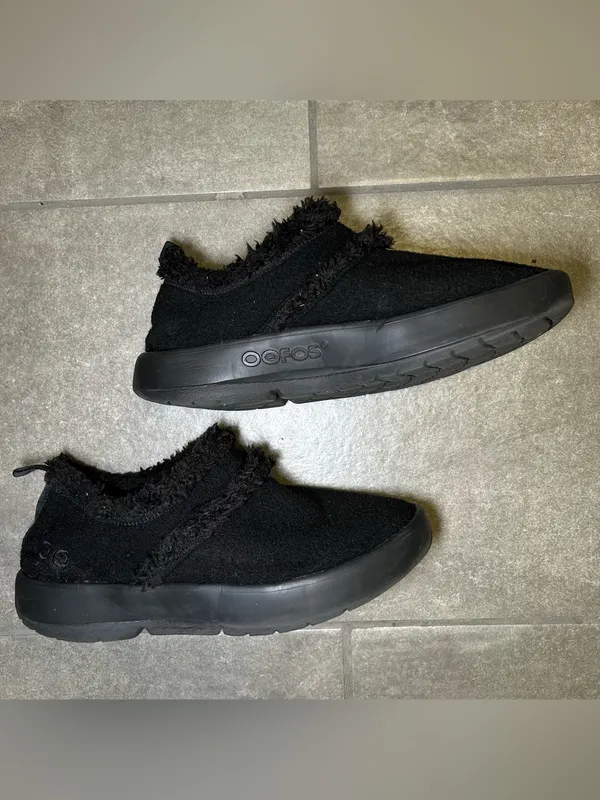 Oofos OOcoozie Black Sherpa Low Slip On Sneakers Women’s Shoe Size 9 - Image 5