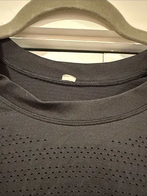 Lululemon Breeze By Short Sleeve black‎ large - Image 4