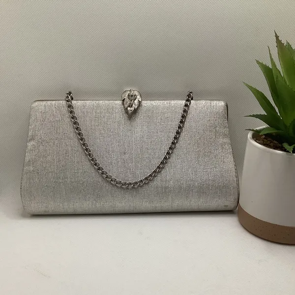 Vintage silver sparkle clutch with decorative clasp - Image 13