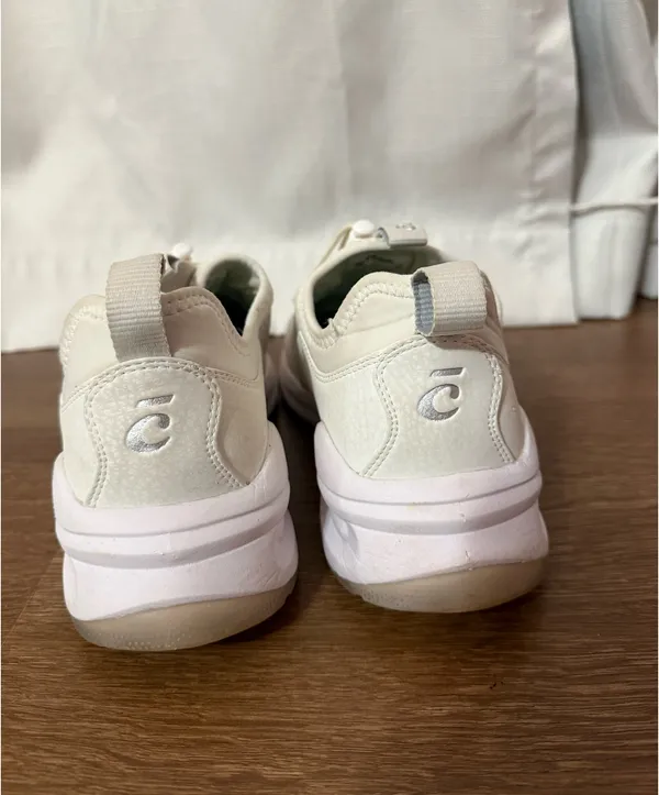 Clove nursing shoes White Size 8 - Image 2