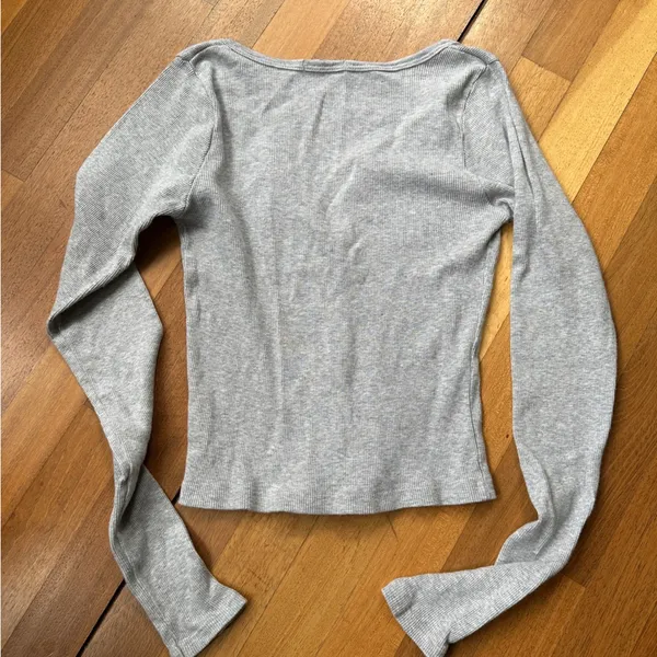 Brandy Melville Heather Gray Button Thermal, One Size - Image 9