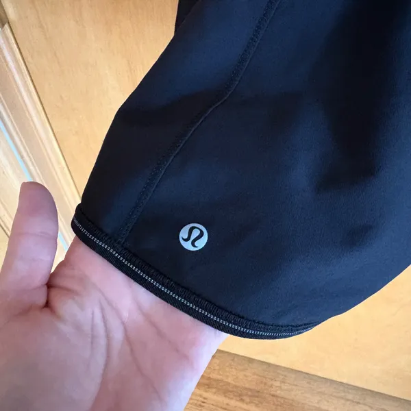 Lululemon Full Zip Running Vest Womens 4 Black Reflective‎ Trim Peplum Back - Image 7