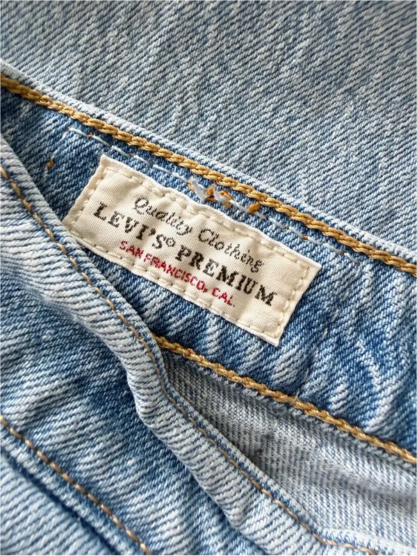 Levi's Premium Wedgie Icon Fit Jeans in Tango Light Wash Size 28 - Image 10