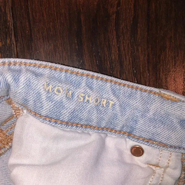 American Eagle MOM short size 2 cuffed - Image 4