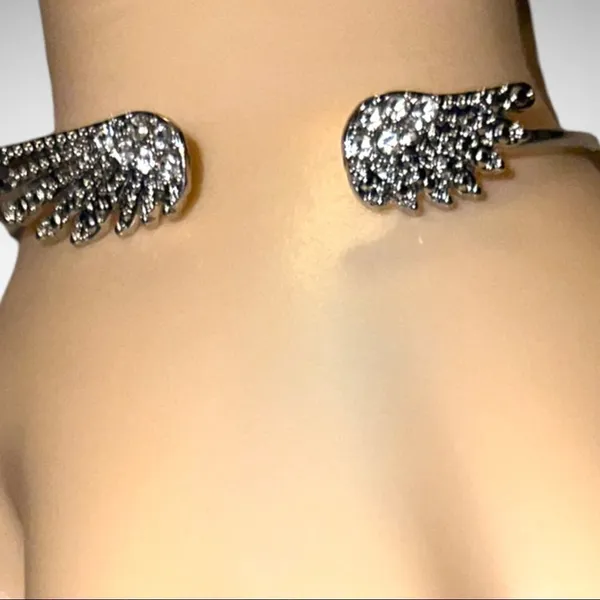 Beautiful silver angel wings bracelet with rhinestone incrusted design! - Image 6