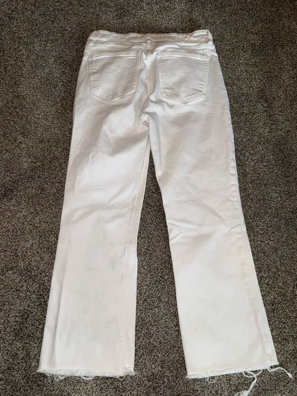 Zara High-Rise White Raw Hem Wide Leg Jeans - Image 4