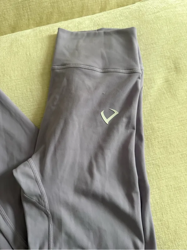 Violate The Dress Code High-Waist V-Back Leggings in Soft Lavender - Image 5
