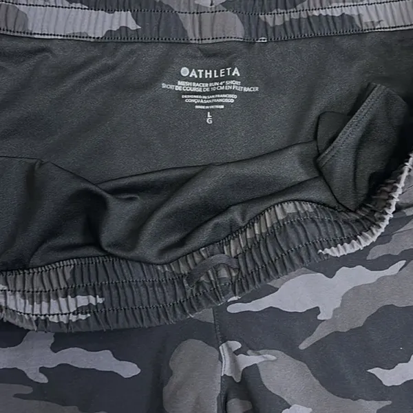 Athleta Racer Run Mid Rise Short 4” Black Camo Size Large - Image 5
