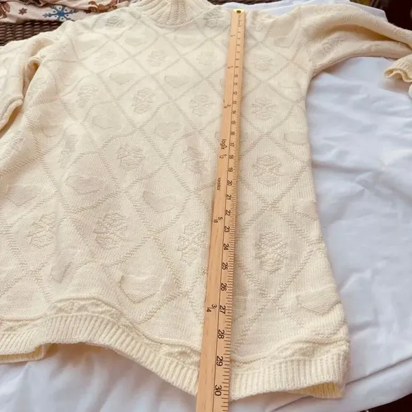 Vintage Dana Scott size M ivory heart embossed oversized sweater - Image 9