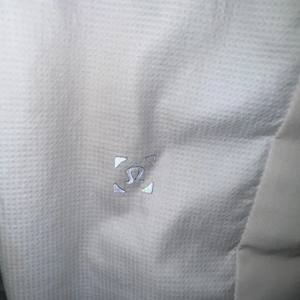 Lululemon windbreaker!! - Image 3