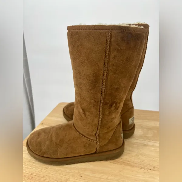UGG Brown Suede Boots with Shearling Lining - Image 2
