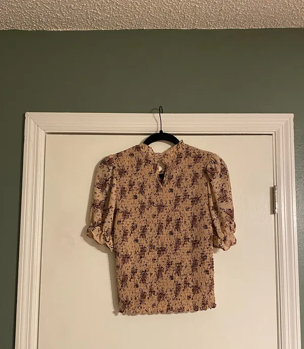 NWOT Light Pink Floral Scrunch Blouse - Image 5