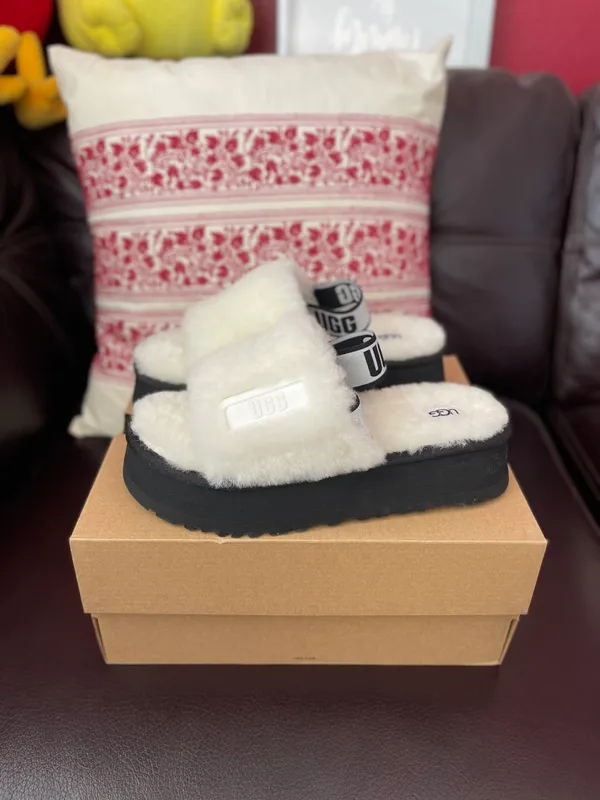 UGG Brand new Women's Disco Slide size 7 - Image 2