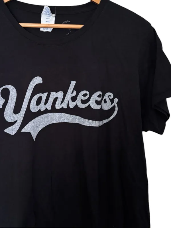 💥 NY Yankees 100% Cotton Graphic Tee Crewneck Short Sleeve - Image 2