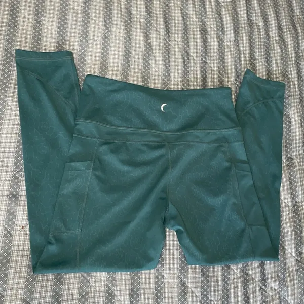 ZYIA active size 8-10. women’s leggings preowned. GUC, side pockets - Image 2