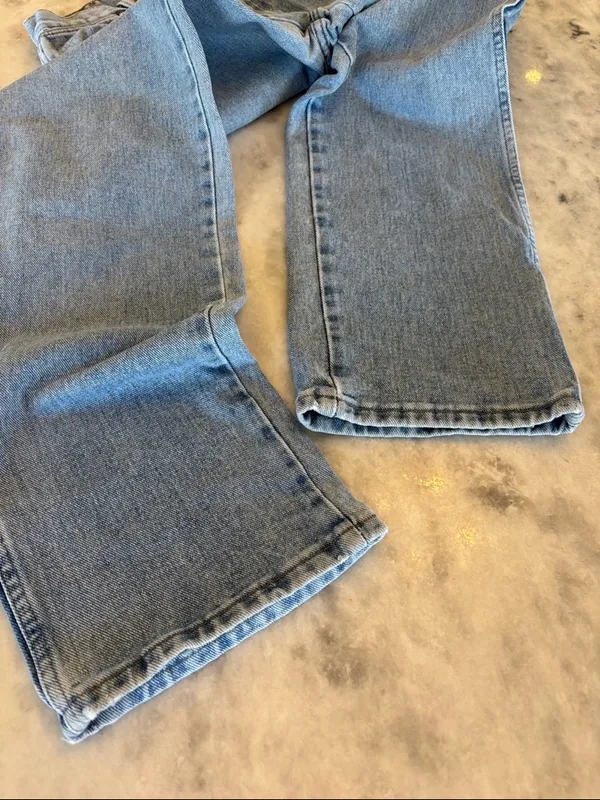 Wrangler Light Blue High-Rise Straight Jeans - Image 5