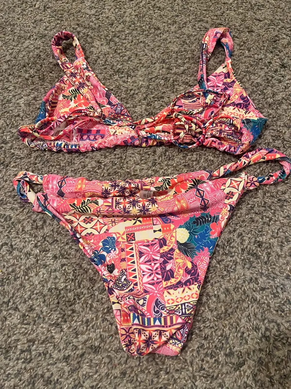 &merci Vibrant floral bikini set perfect for summer. Features a mix of red, pink, and blue hues for a standout look at the beach or pool. - Image 6
