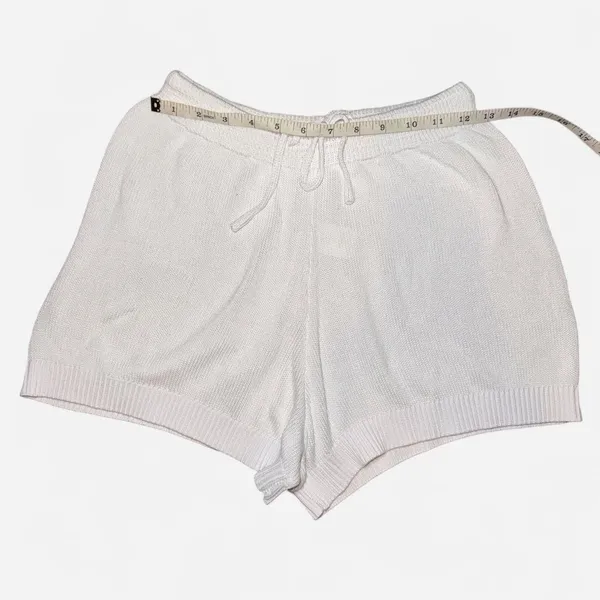 Source Unknown 2-Piece White Knit Beach Set with Tube Top and Shorts; Size SMALL - Image 3