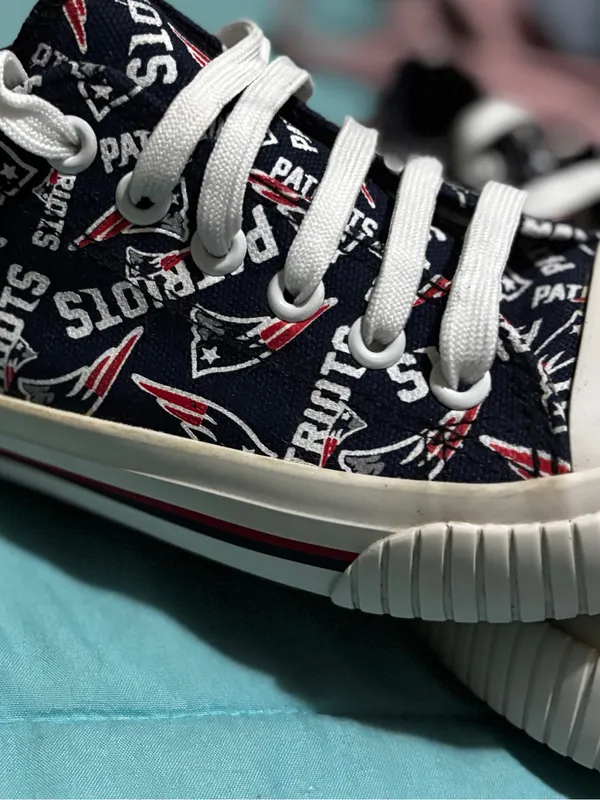 FOCO New England Patriots Women’s Low Top Canvas Sneakers - Size 7 - Image 2