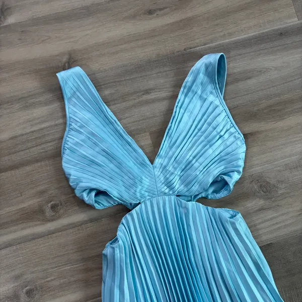 NWT Abercrombie & Fitch Giselle Pleated Cutout Maxi Dress Light Blue Women Small - Image 3