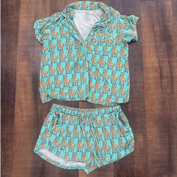 MeUndies Women’s Pajama Set Giraffe Print Button Up Top & Shorts Size M - Image 2