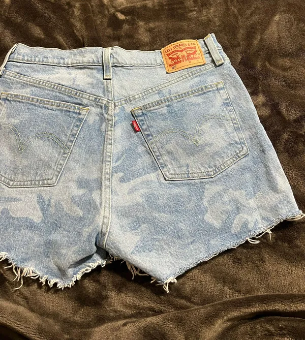 Levi High Wasted Jean Denim Shorts - Image 5