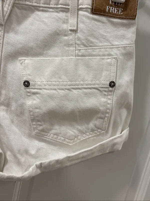 We The Free Women’s Beginners Luck Low Rise Slouch Shorts Size 25 White EUC - Image 2