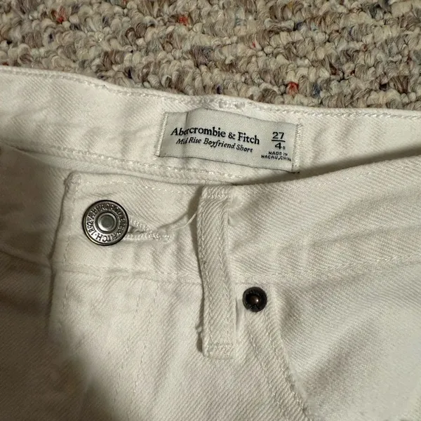 Abercrombie & Fitch Mid Rise Boyfriend Distressed White Shorts- Size 4/27 - Image 6
