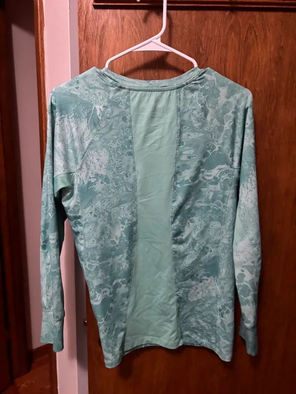 Realtree Fishing Long Sleeve Women’s Shirt - Image 3