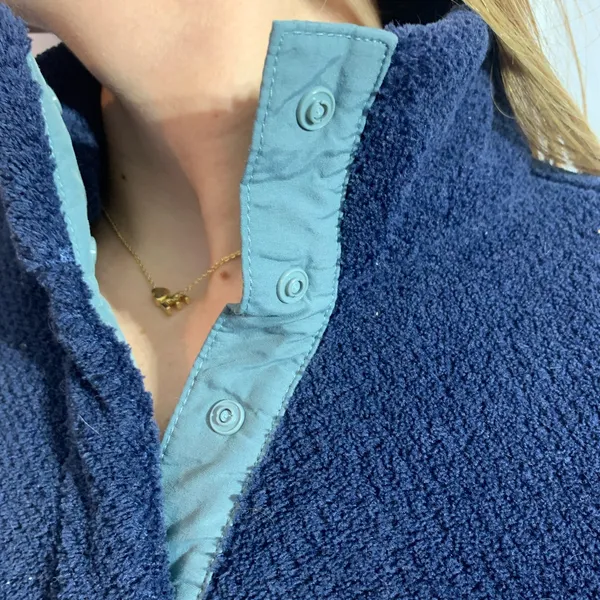 Patagonia women’s half zip sweatshirt, size medium - Image 3