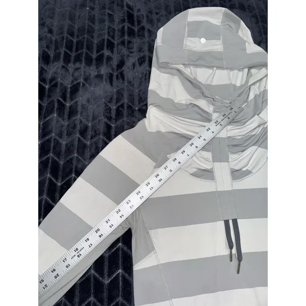 Lululemon Women's Hoodie Sweatshirt Gray White Striped COWL Size 8 - Image 10